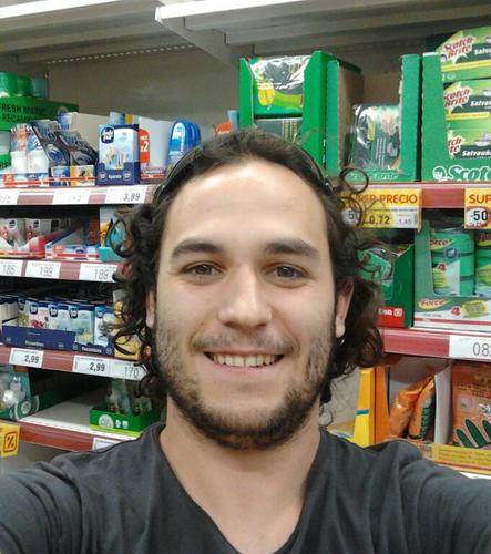 Pero si me dejas esta noche yo te doy, todos los besos que te debo...