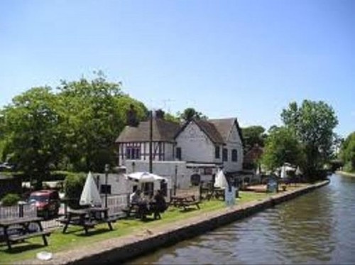 The Plum Pudding set alongside the Trent Mersey canal serves authentic Italian Cuisine. Moorings available for boaters. Tel: 01543 490330