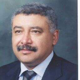 وزير الزراعه والري  السابق