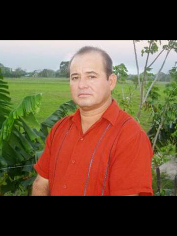 Lic. en relaciones comerciale s. consejero político del PRI. exregidor.