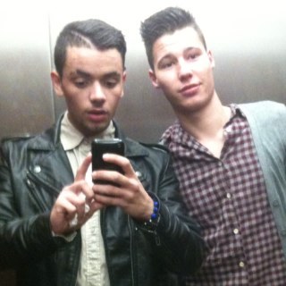 Qui m'aime me follow! #TEAMNEWSTYLE #MOBCREW.                      #TEAMBEYBI         fb - Houssam Soltani