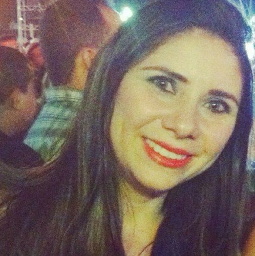 Sou mulher meiga e sensível; porém forte e valente. 
Sei enfrentar a dor e tbm desistir do amor!!