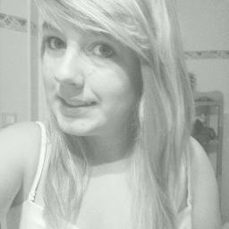 Bonjours; je suis un petit pingouin :Tout Rose: &mignon qui vit sur la banquise; eeeeeeeeet ouais (a) :3
J'follow Baaaack ♥!