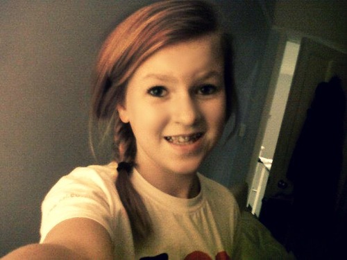 hiyaa there, my names chloe, erm i like big canon cameras, photography, macbooks, oreos etcc... bye x x x x x