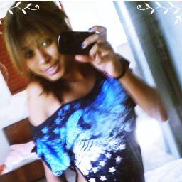 uma mina simplismente unica q adora viver avida neturalmente verde kk