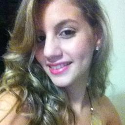 Antipática, ansiosa, pessimista, chata, besta, impaciente, egoísta, fim! ;)