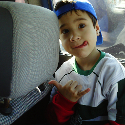 meu nome e natan tenho18 faço muay thai,jiu-jitso,judo,kikboxe,kun-fu e capoeira e no momento estou solteiro