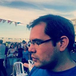 Actor, productor.