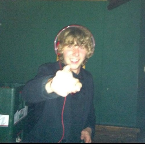 Voor een DJensbare avond of Voor al uw feestjes en partijen, En voor elk wat wils, U vraagt wij draaien, Zwolle en omstreken, Beheerd door: @Rene098