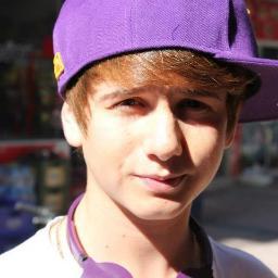 AkanRecep's profile picture. Çanakkalede yaşıyorum 15 yaşındayım öptüm?