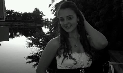 17 and college freshmen at edison follow and ill return the love :)