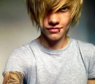 Finn. Freshman. Shy,silly when you get to know me..Bi-sexual,taken..My favourite band is Bring Me The Horizon. Majoring in Dance and Photography.