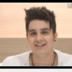 Eu não preciso te olhar pra te ter em meu mundo , porque aonde quer que eu vá você está em tudo. Tudo o que preciso. “ 
 ( @LuanSantana )
