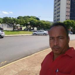 // \\ só o amor,controi // feliz é ser confiante por você // e os outros //\\