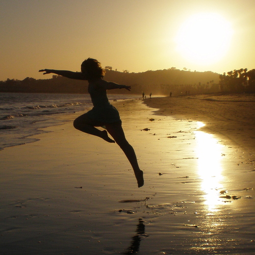 elleblum's profile picture. Writer, Reader, Over-Sleeper, Chronic Illness Superstar | hEDS, Fibro, ASD, ADHD | She/Her