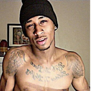 I laugh at niggas that hate on me . only because hating is a female trait . Go follow my bestfriend @xoxox_forever