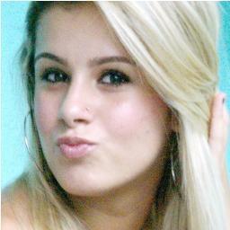 Nunca cruze os braços diante de uma pessoa pois o maior homen do mundo morreu de braços abertos ! *--*