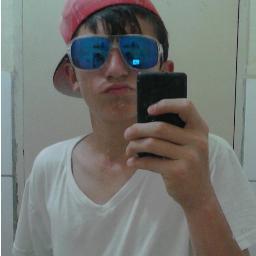 Meu maninho liiiindo, oqe me ajuda sempre, que me alegra quando estou triste, éeer ele é muito loko, mais eu amo de mais ele s2' @_LarissaSiilva aqui ♥ '