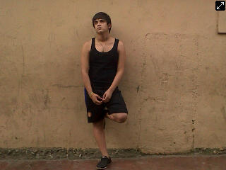 Pienso en ti aun cuando no debo, no puedo sacarte de mi cabeza por mas que lo intente.. :(.