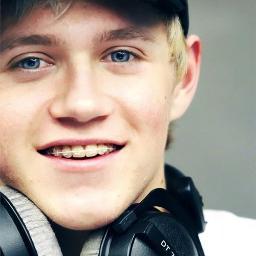 Aqui você encontrará notícias, horóscopos, tweets humorísticos e muito mais sobre o @onedirection. !