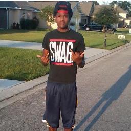 Ehemm @JamariPittman heree dippn ' on roderick's twitter ; Follow Us and We'll Lead the Way ^_^ iLoveyou Bro ♥ *sticks middle finger* BYE BEACHES tehe