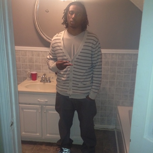 Single man dat luvz trippin out & havin fun. Livin erdai lke itz my last. Da rest iz 4 yall 2 find out #teamgemini Instagram:Grind_Hard_