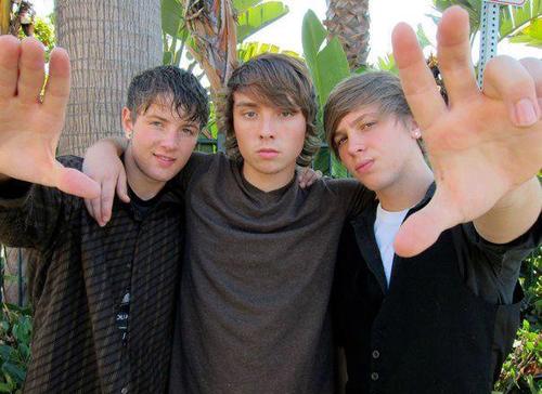 Brazilian Embem3rs, we've been fans since their audition :) 

Since: 09/23/2012