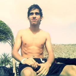 Soy esa personas que siempre te va a hacer sacar una sonrisa aunque sea tu peor día y aunque yo este peor que tú ;)