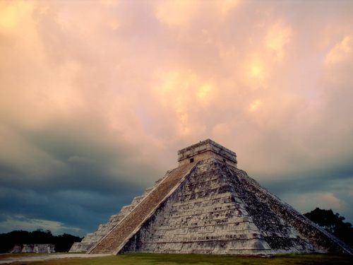 Por tu porte de Venado y tu belleza de faisán, Montejo  El adelantado te hizo llamar Yucatán.
Orgullosos de ser yucatecos, compartimos fotos, noticias y mas.