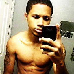 Deanthony Perez . Im 20 Years Old 
https://t.co/twTFBmSRvs
http://t.co/q5hg0Am1HO
