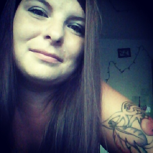 I am single and ready to mingle :) all about keepin it real,lie's get you no where,honesty gets you along way..
