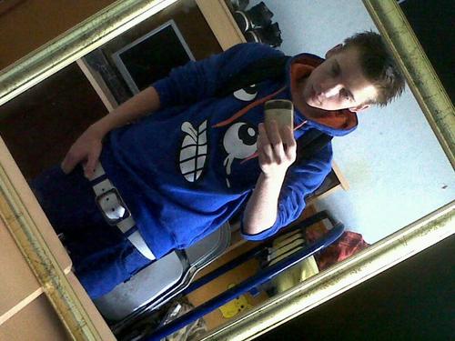 Bio is onbelangrijk, me naam zie je hier boven x.

NF = NFB.   =)

Ik ben 18 jaar.