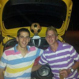 chico con mucho vivido y aun mas por vivir! yo vivo la vida como me da la gana  = ),un enamorado del futbol y un seguidor mas del DIOS del futbol MESSI ;P