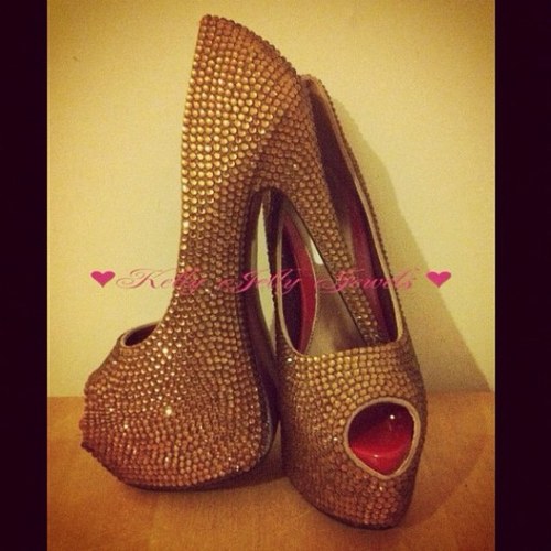 KellyJellyJewel's profile picture. Kelly Jelly Jewels Couture ❤️ Hand Made Swarovski Shoes, Phone Cases, Tiaras, Jewellery made to order x #everyonedeservestosparkle #EveryoneDeservesToSparkle