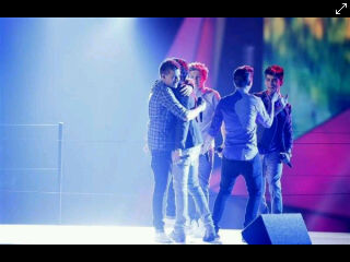 We are here to supporting the 5 perfect boys and our other idols♡ Selenator, Enchancer, Simpsonizer! Normal right?;)