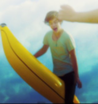 Una donna è come una Barbie; è possibile vestirla e spogliarla e giocare con lei. Ma ricordate che un vero uomo non gioca con le barbie.- Niall Horan 3 1D 3
