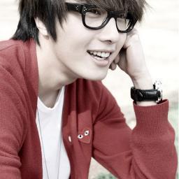 Hi ^^ my name is Sarah im 14 years old nd im from Jordan i luv all kpop ..Follow me i'll follow Back