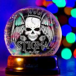 1 universo, 8 planetas, 204 países, 809 ilhas, 7 mares, 7 bilhões de pessoas. E o único motivo que eu preciso para ser feliz são vocês @StigmaRock.