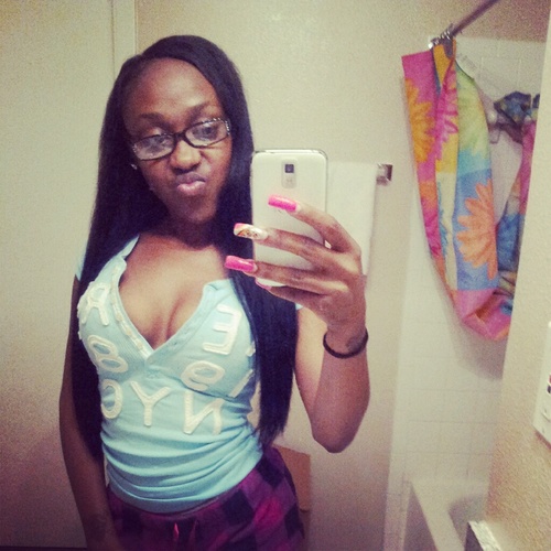 Petite Bitch w/ Some Ass...FOLLOW ME! #HiramClarke #AceDeep REPPIN FA THE 10.40 BOYS ! #fAW fAWTY