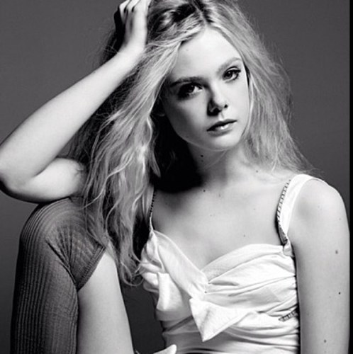 my names Paris. Im 17. Older
 brother is @SurferElliot and little sister is Lilian. :) RP