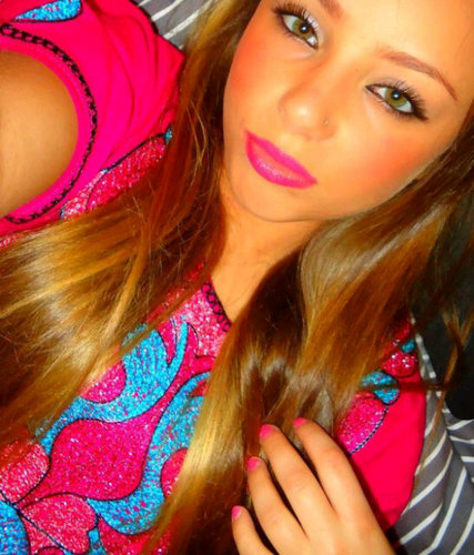 Ne perd pas ton temps a critiquer. Follow moi a la #PP comme tout le monde xD #TeamLatina #TeamMaroc #TeamBarça #TeamBooba