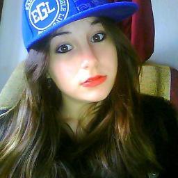 13 aninhos,colorada,sonhadora,emotiva, sensível, intuitiva e teimosamente realista,boba, bipolar,chata,ciúmenta,complicada :B
e prima da @twiitdacaca
