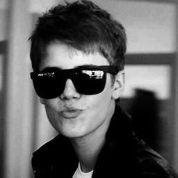Slenderman doesn't Stalk Me , I stalk him. OH GOD, WUT? Jk, jk. JUSTIN BIEBER & NICKI MINAJ PLEASE FOLLOW ME I LOVE YOU.
