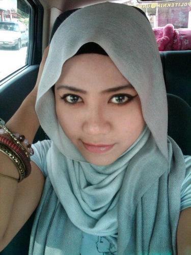 RikaSilviaa's profile picture. Kita hanya berbeda tempat. Masalah cinta, saya yakin Tuhan pun sepakat. @ManUtd