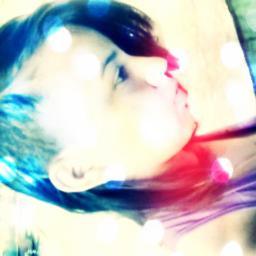 tipo sou romantica triste mas ñ demostro gosto de fiacr pensando sou acanhada ashuhasuas e isso!!!@_#