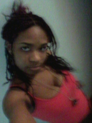 Team single mom team 22 i follow back i RT..DM if u tryin to get to know me..lookin for some fun in life #YOLO