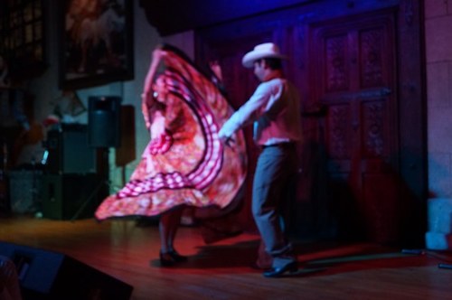 EL MEJOR LUGAR DE COMIDA MEXICANA. CON LA MEJOR VARIEDAD MUSICAL COMPLETAMENTE EN VIVO. ADEMAS. NUESTRO DESAYUNO BUFFET A SOLO $130 x persona. No te lo puedes .