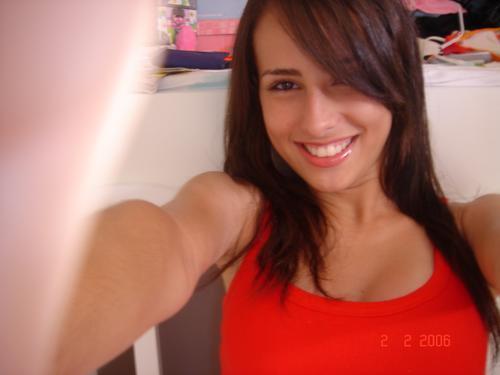 Sou feliz, pois sou uma pessoa simples! :)