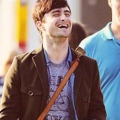 Cuenta de twitter de la pagina de FaceBook 'Porque yo también sueño ser la Sra. de Racliffe' :D followers preferidas? Las que son fieles de Daniel Radcliffe ♥