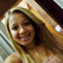 Canceriana ,19anos , santista ,Teimosa ,risonha , ama a vida ! realizada, atrapalhada, sinceridade e confiança acima de tudo !